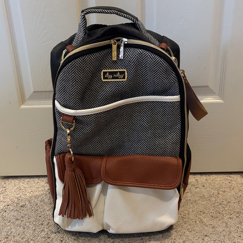 Itzy Ritzy Black and White Herringbone Bag